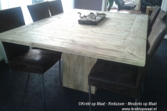 Krekt_op_Maat_tafel_zuilmodel_steigerhout